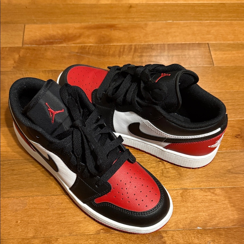 Nike Kids Sneakers - Red and Black - Picture 4 of 4